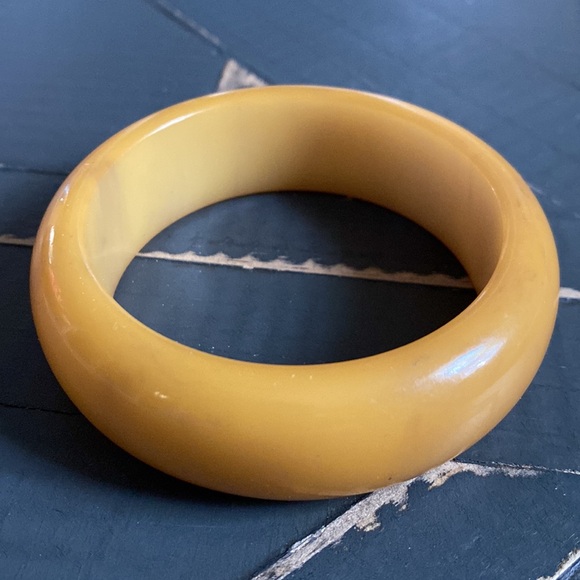 🌻Vintage🌻Bakelite Butterscotch Bangle - Picture 2 of 2